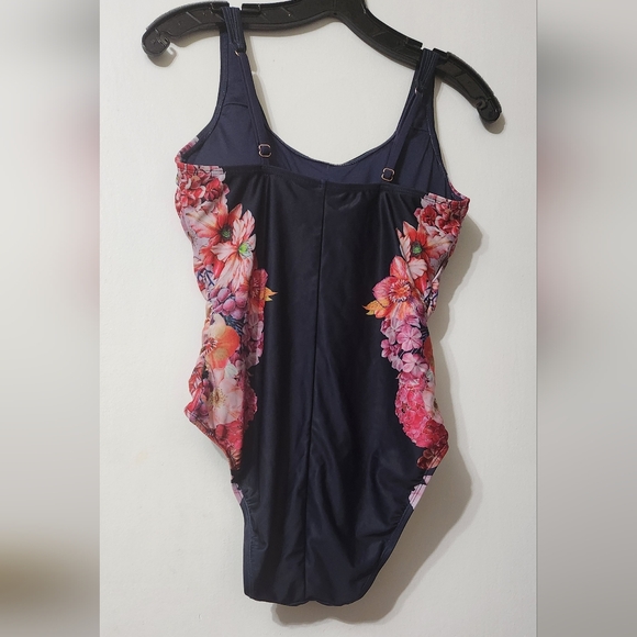 💥SIZE M SWIMSUIT - Picture 3 of 5